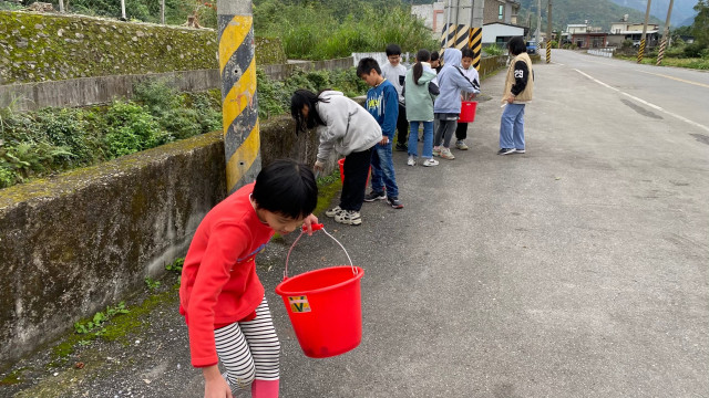 https://www.slps.hlc.edu.tw/uploads/tadgallery/2025_08_21/6288_LINE_ALBUM_期末大掃除+部落掃街_250811_14.jpg 
